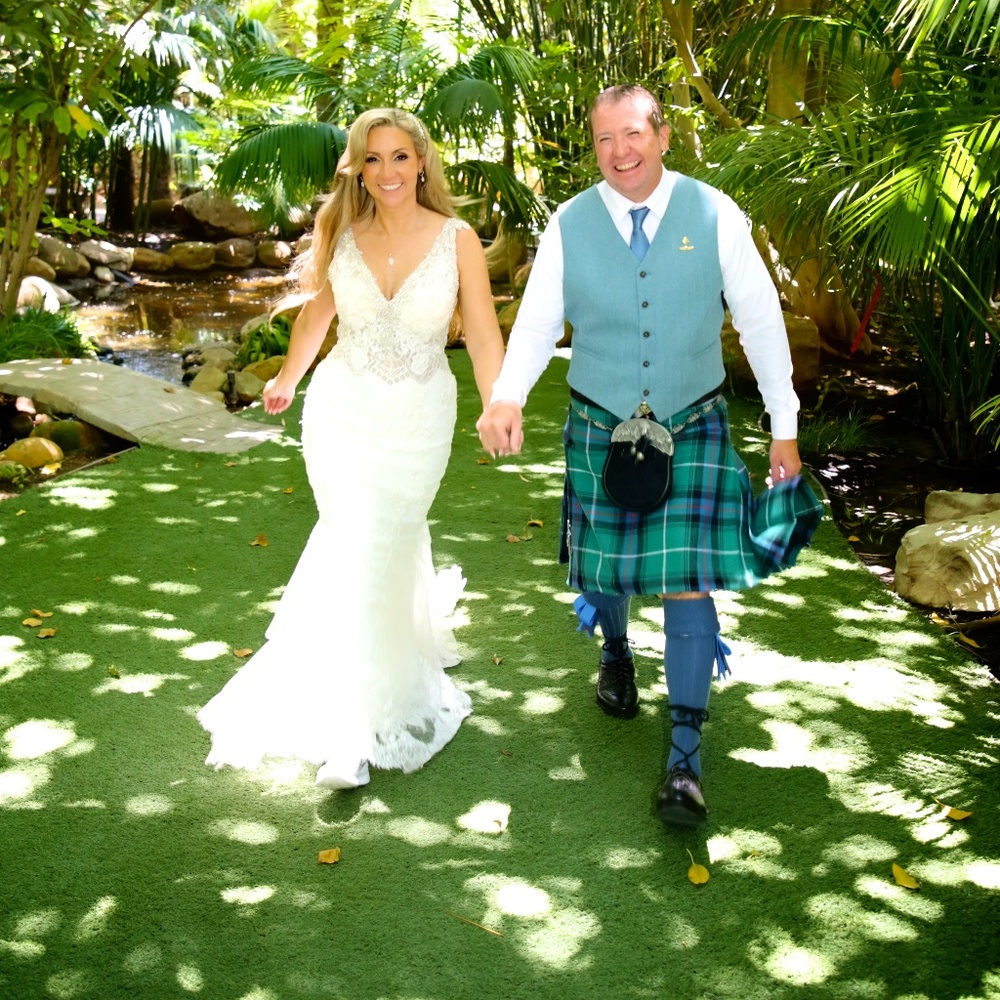 Enzoani MOD 18062 fit and flair ivory wedding dress.